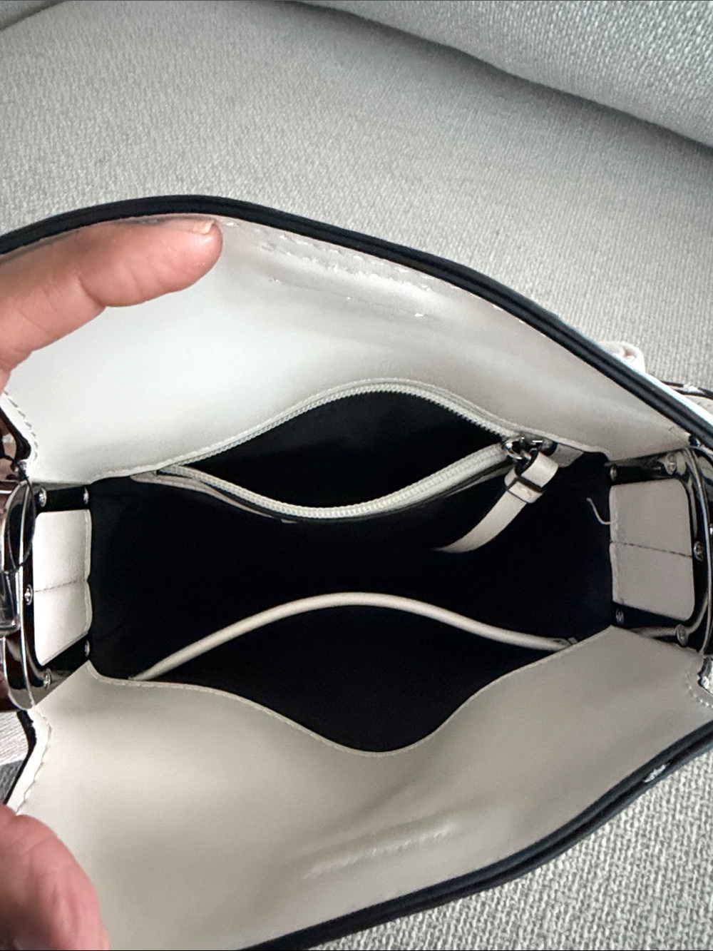 BNNW Calvin Klein Fay White Pebbled Crossbody Bag - Picture 3 of 6